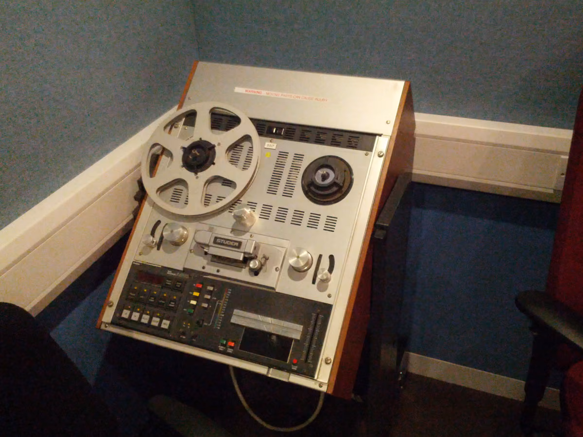 Studer A810 BBC studio reel-to-reel tape recorder. Photo James Cridland, CC BY 2.0