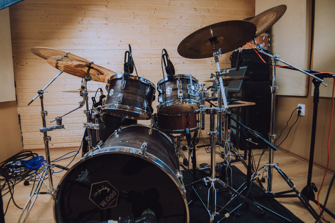Drum kit in a rehearsal studio. Photo Shixart1985, CC BY 2.0