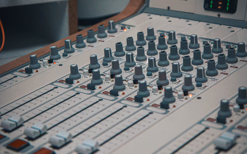 Analog-style mastering studio mixing console for a tape mastering chain